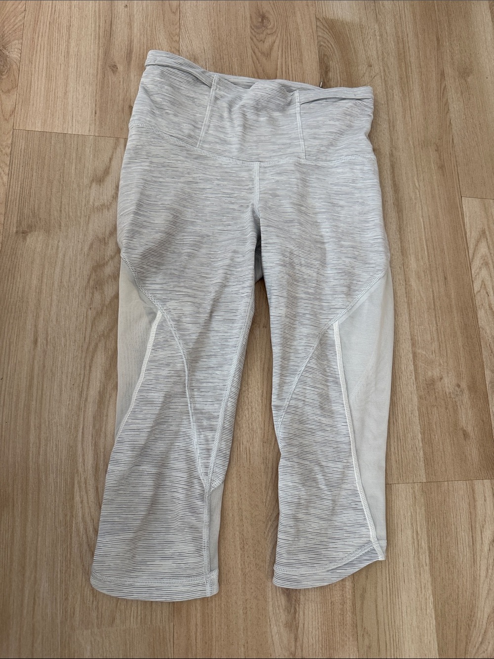 lululemon athletica Girls' Heathered Light Gray Capri Leggings